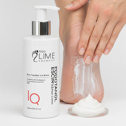 Podo-Tanol hassas ayak cilt bakım kremi 200 ml şişesi, ayak derisi için onarıcı ve yatıştırıcı bakım kremi.
